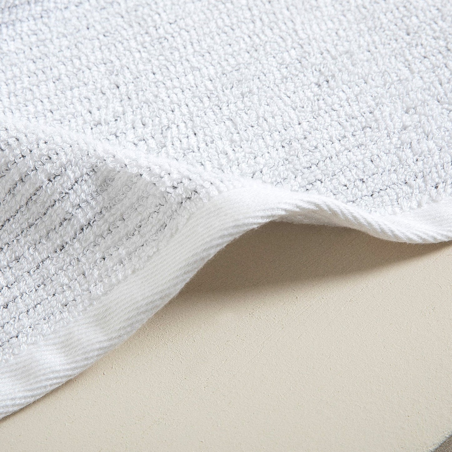 Handdoek | Felipe - Wit | Bamboe & Katoen - Pure Harmony